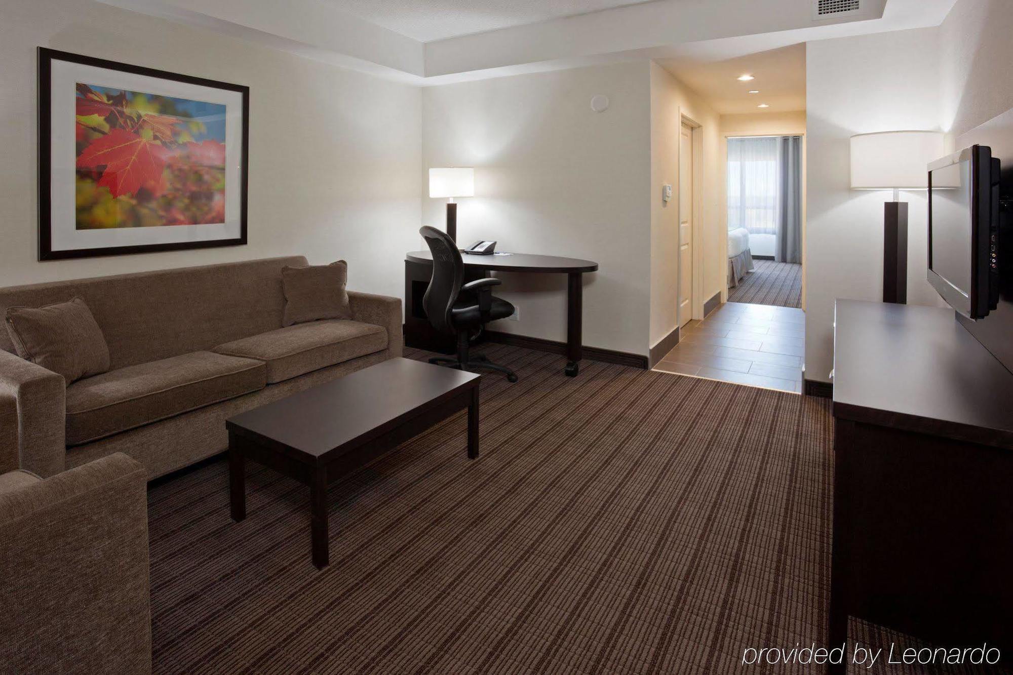 Holiday Inn Express & Suites New Liskeard Номер фото
